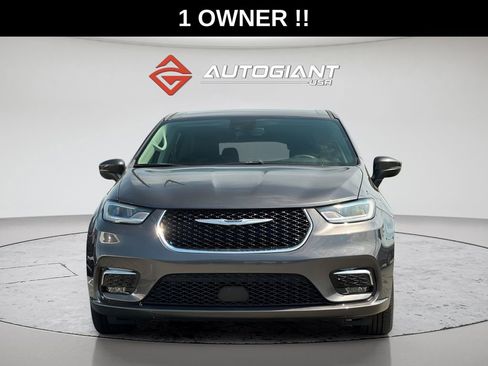 Used 2023 Chrysler Pacifica Touring-L FWD image 12