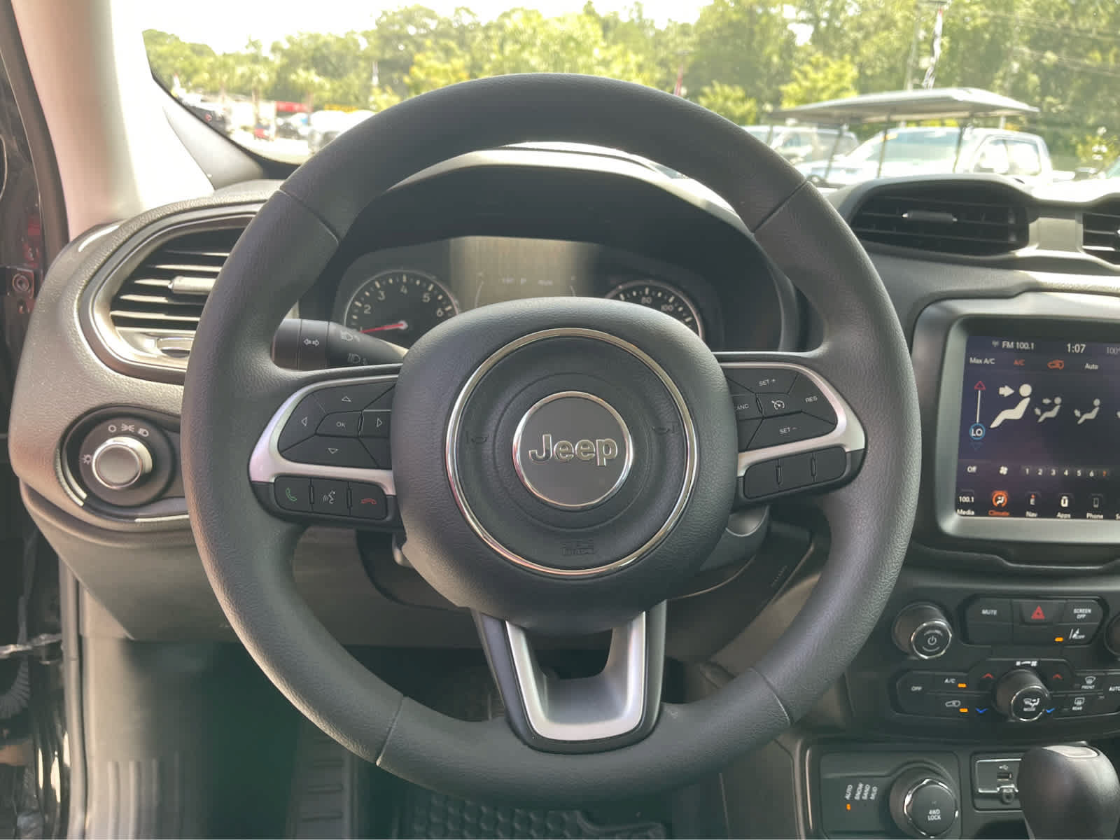 Used 2023 Jeep Renegade Latitude AWD/4WD image 15