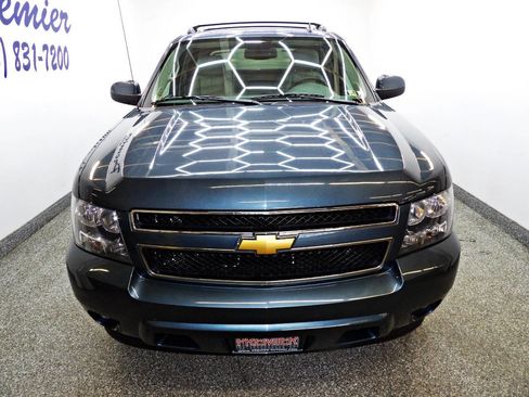 Used 2012 Chevrolet Avalanche LT image 2