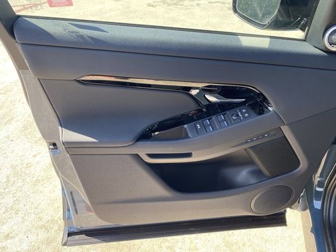 Used 2024 Land Rover Range Rover Evoque Dynamic SE image 11