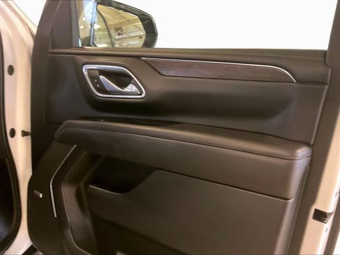 Used 2024 Chevrolet Tahoe Z71 w/ Luxury Package AWD/4WD image 21