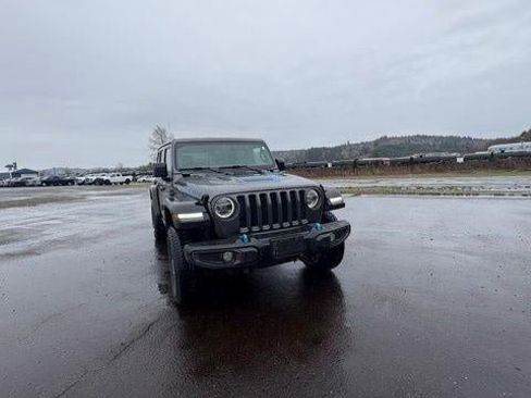 Used 2022 Jeep Wrangler Unlimited Rubicon 4xe w/ Cold Weather Group AWD/4WD image 2