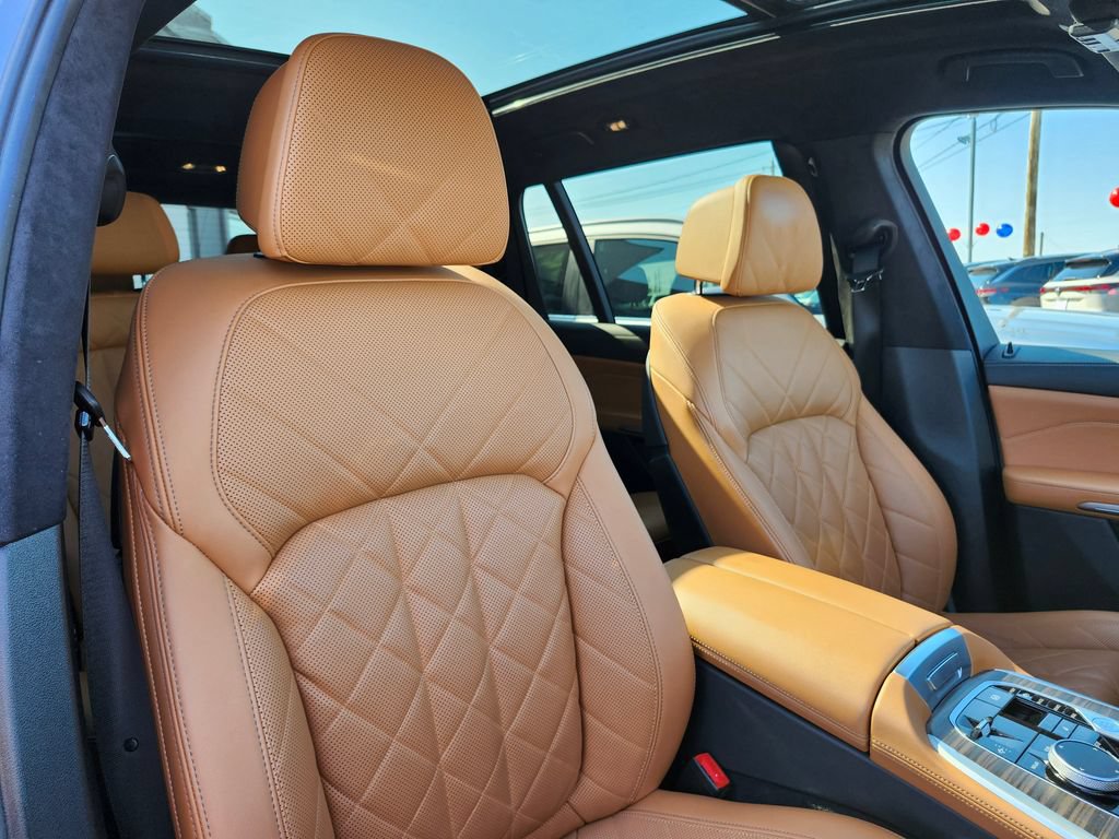 Used 2023 BMW X7 xDrive40i w/ M Sport Package AWD/4WD image 12