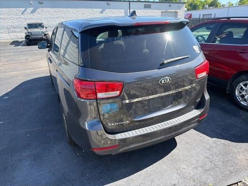 Used 2017 Kia Sedona LX FWD image 6