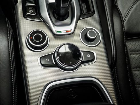 Used 2022 Alfa Romeo Giulia Veloce image 18