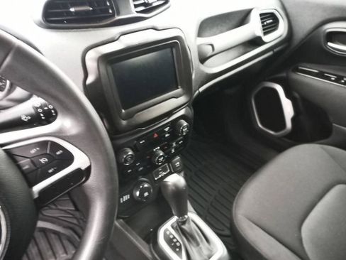 Used 2021 Jeep Renegade Sport w/ Sport Appearance Group image 2