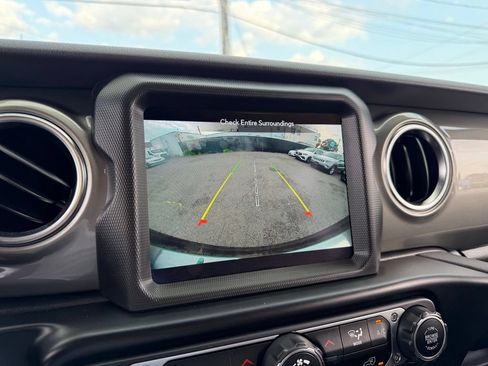 Used 2021 Jeep Wrangler Unlimited Sahara w/ Uconnect 4C Nav & Sound Group AWD/4WD image 22
