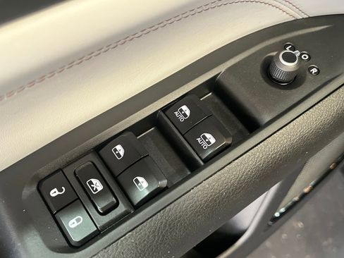 Used 2024 Jeep Compass Limited image 33