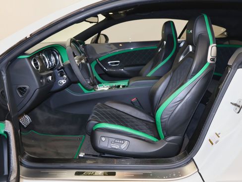 Used 2015 Bentley Continental GT3-R image 19