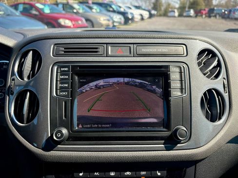 Used 2017 Volkswagen Tiguan S image 29
