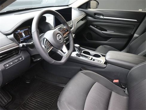 Used 2023 Nissan Altima 2.5 SV w/ SV Premium Package image 18