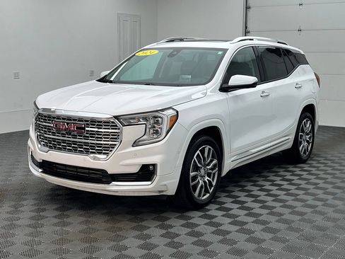 Used 2024 GMC Terrain Denali w/ Denali Premium Package AWD/4WD image 15