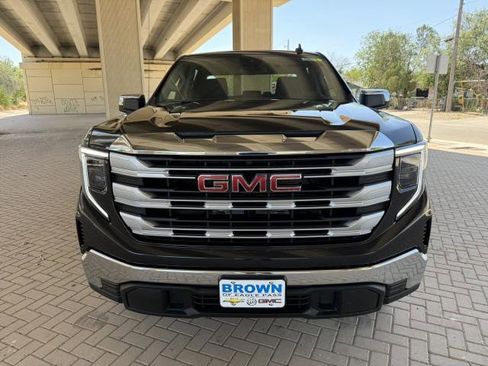 New 2026 GMC Sierra 1500 SLE image 3