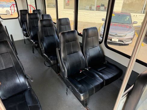 Used 2015 Ford E-350 and Econoline 350 Super Duty image 14