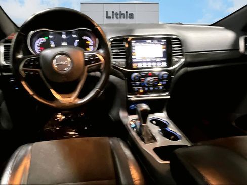 Used 2020 Jeep Grand Cherokee Altitude image 15