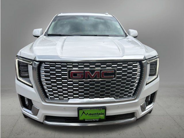 Used 2021 GMC Yukon Denali w/ Denali Premium Package AWD/4WD image 8
