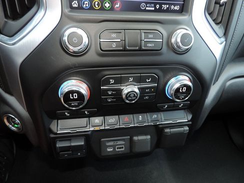 Certified 2021 GMC Sierra 1500 SLE w/ Preferred Package image 23