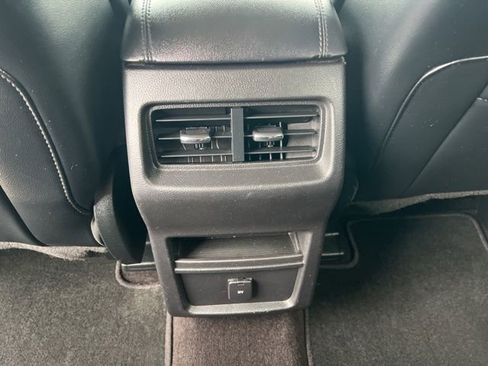 Used 2019 Ford Edge SEL w/ Cold Weather Package AWD/4WD image 9