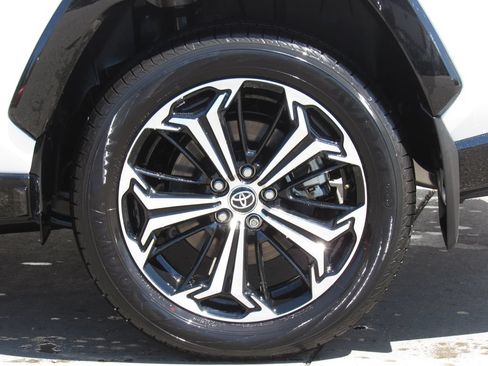 Certified 2025 Toyota RAV4 XSE w/ Premium Package AWD/4WD image 40