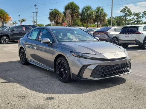 New 2026 Toyota Camry SE w/ Convenience Package FWD image 3
