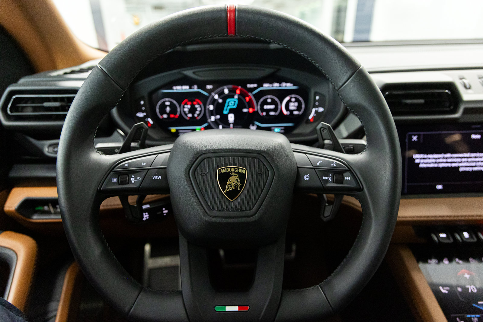 Used 2026 Lamborghini Urus S AWD/4WD image 35