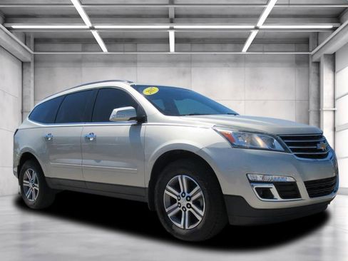 Used 2017 Chevrolet Traverse LT FWD image 1