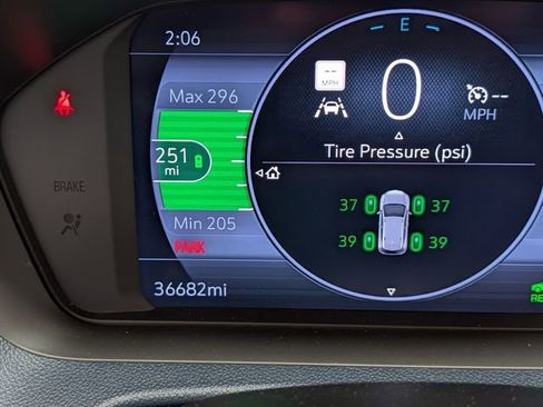 Used 2023 Chevrolet Bolt EUV Premier w/ Sun & Sound Package FWD image 20