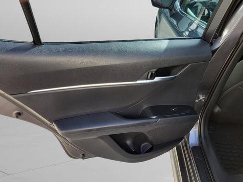 Used 2018 Toyota Camry SE w/ Moonroof Package FWD image 10