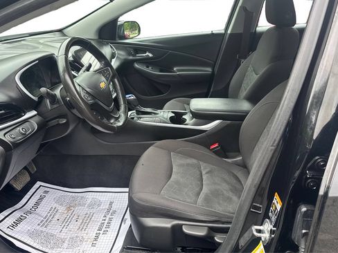 Used 2018 Chevrolet Volt LT w/ Comfort Package FWD image 9