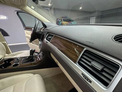 Used 2015 Volkswagen Touareg VR6 image 33