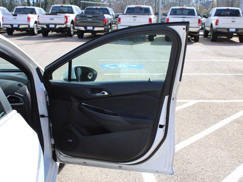 Used 2017 Chevrolet Cruze LT w/ Sun And Sound Package image 19