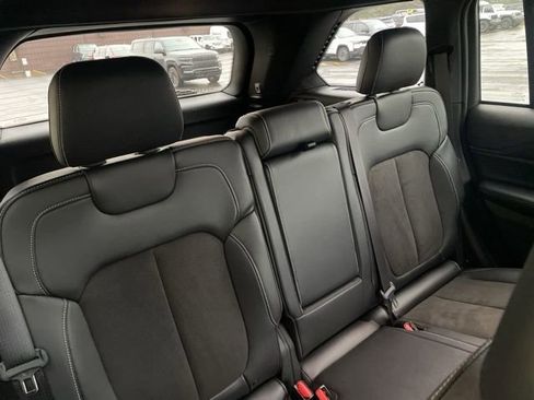 Used 2024 Jeep Grand Cherokee Altitude image 14