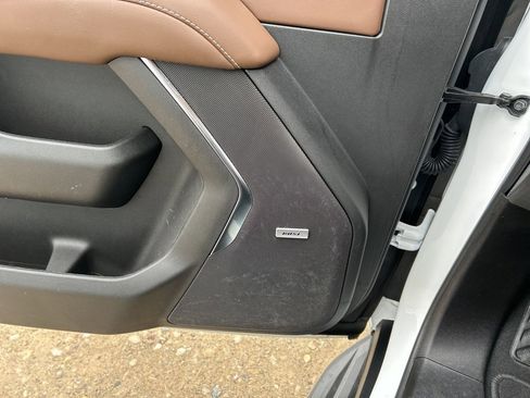 Used 2024 Chevrolet Suburban High Country image 18