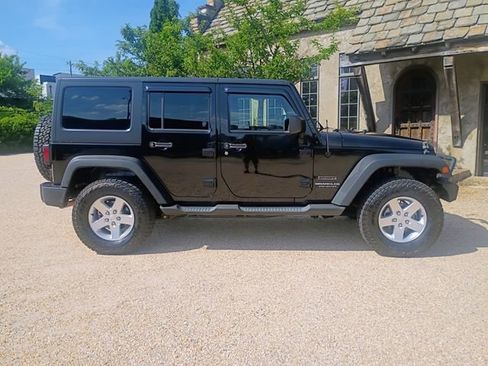 Used 2015 Jeep Wrangler Unlimited Sport w/ Quick Order Package 24S AWD/4WD image 12