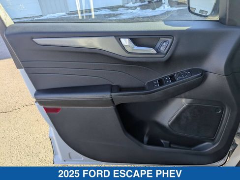 Used 2025 Ford Escape SE FWD image 12