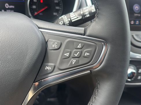 Used 2023 Chevrolet Equinox LT FWD image 33