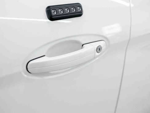 Used 2018 Ford C-MAX SE w/ Equipment Group 202A image 31