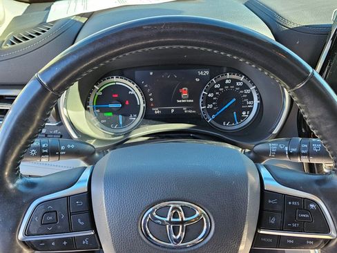Used 2021 Toyota Highlander Limited image 22