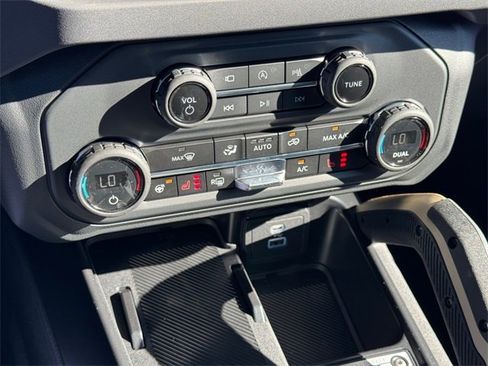 New 2025 Ford Bronco Badlands image 20