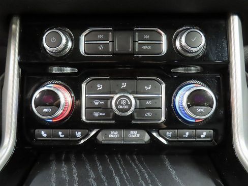 Used 2021 GMC Yukon XL Denali w/ Denali Premium Package image 50