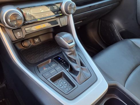 Used 2019 Toyota RAV4 XLE Premium image 25