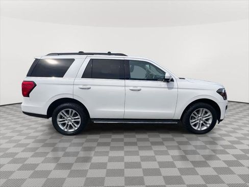 Used 2022 Ford Expedition XLT image 4