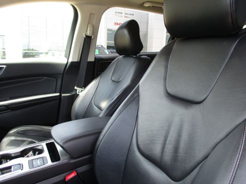 Used 2022 Ford Edge Titanium AWD/4WD image 17