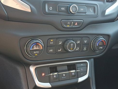 Used 2022 GMC Terrain SLE w/ Driver Convenience Package AWD/4WD image 15