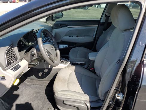 Used 2017 Hyundai Elantra SE FWD image 3