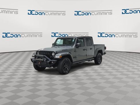 Used 2021 Jeep Gladiator Sport AWD/4WD image 5