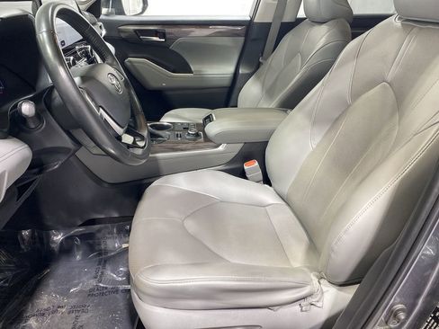 Used 2023 Toyota Highlander Limited image 13