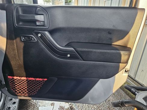 Certified 2017 Jeep Wrangler Unlimited Rubicon image 17