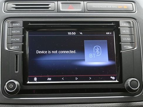 Used 2017 Volkswagen Tiguan S image 16