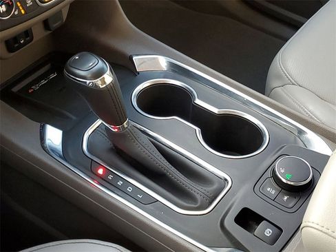 Used 2019 Chevrolet Traverse Premier w/ Driver Confidence II Package image 16